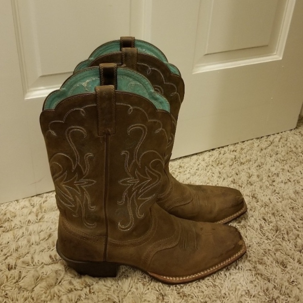 Ariat size 9.5 cowgirl boots